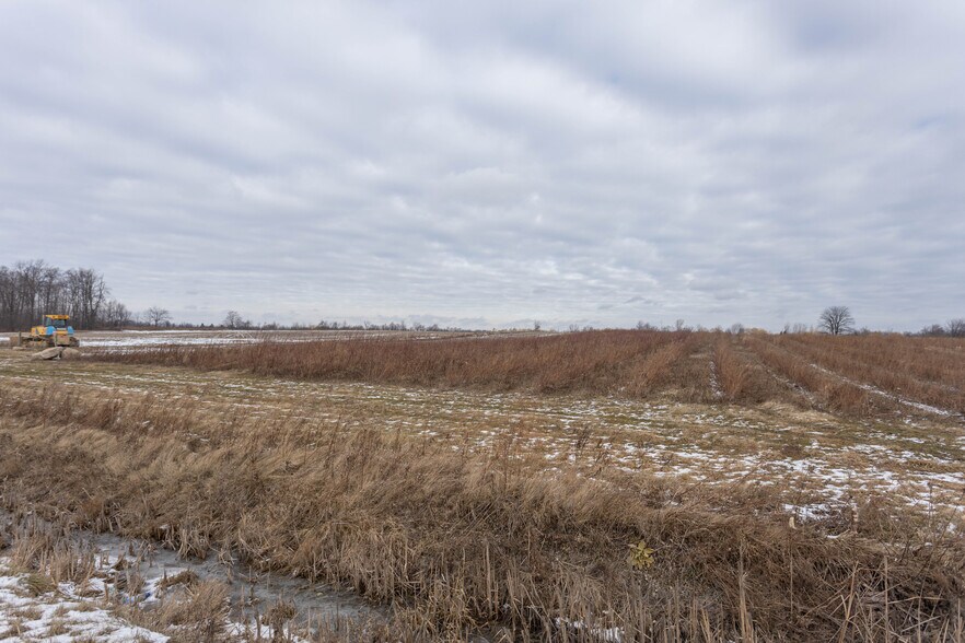 More Photos Of 9236-9322 Dickenson Rd, Hamilton Distribution For Lease