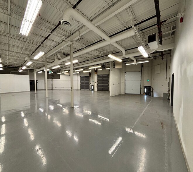 More Photos Of 405 Britannia Rd E, Mississauga Light Distribution For Lease