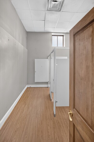 More Photos Of 1024 Noble St, Anniston Storefront Retail Office For Sale