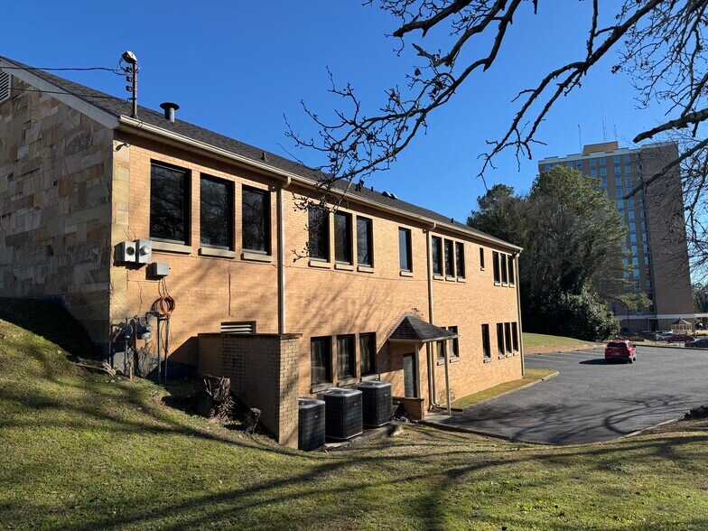 More Photos Of 2370 Vineville Ave, Macon-Bibb Office Residential For Lease