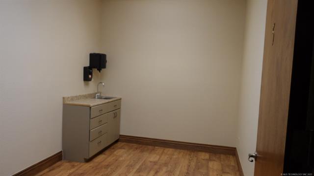 More Photos Of 1650 S Main St, Mcalester Freestanding For Sale