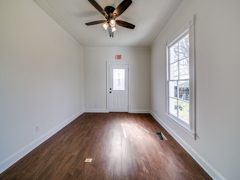 More Photos Of 824 5a-2 High St, Comfort Medical For Sale