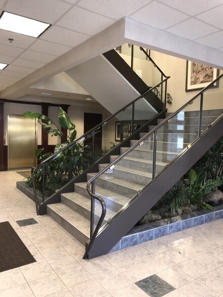 More Photos Of 9300 W Overland Rd, Boise Office For Lease