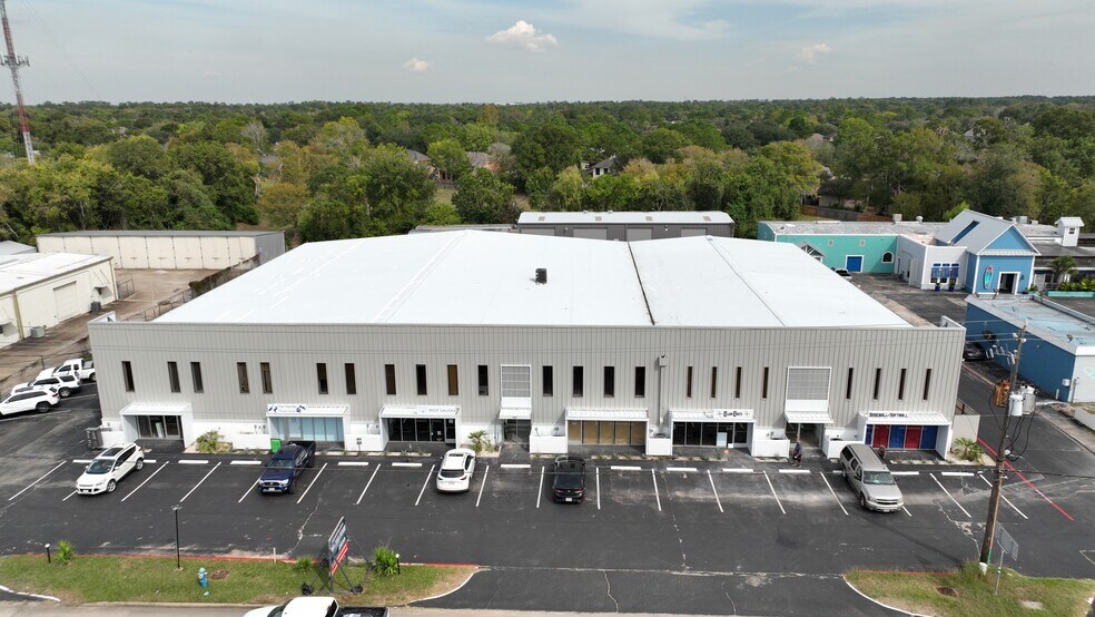 More Photos Of 1331 E Broadway St, Pearland Light Distribution For Lease