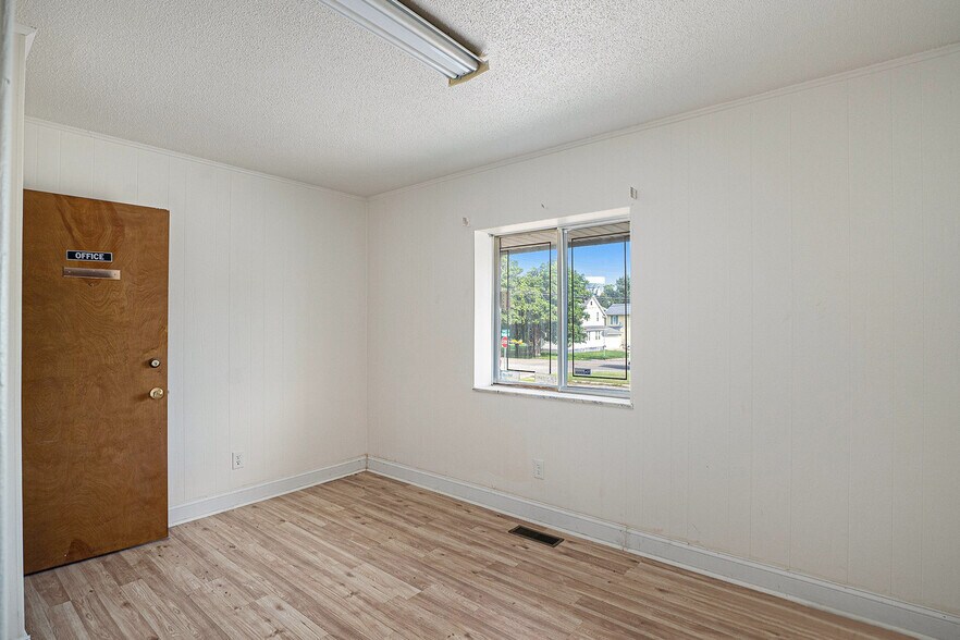 More Photos Of 3929-3933 W Court St, Flint Office For Sale