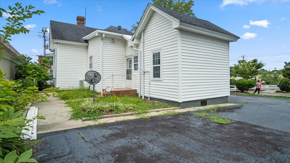 More Photos Of 109 Gilliam St, Oxford Medical For Lease