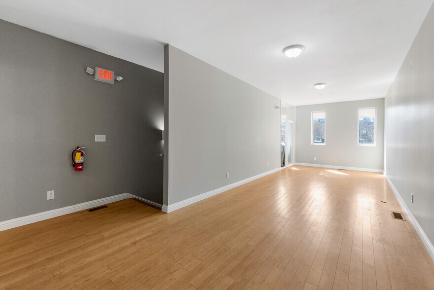 More Photos Of 311 17th St, Ashland Loft Creative Space For Sale