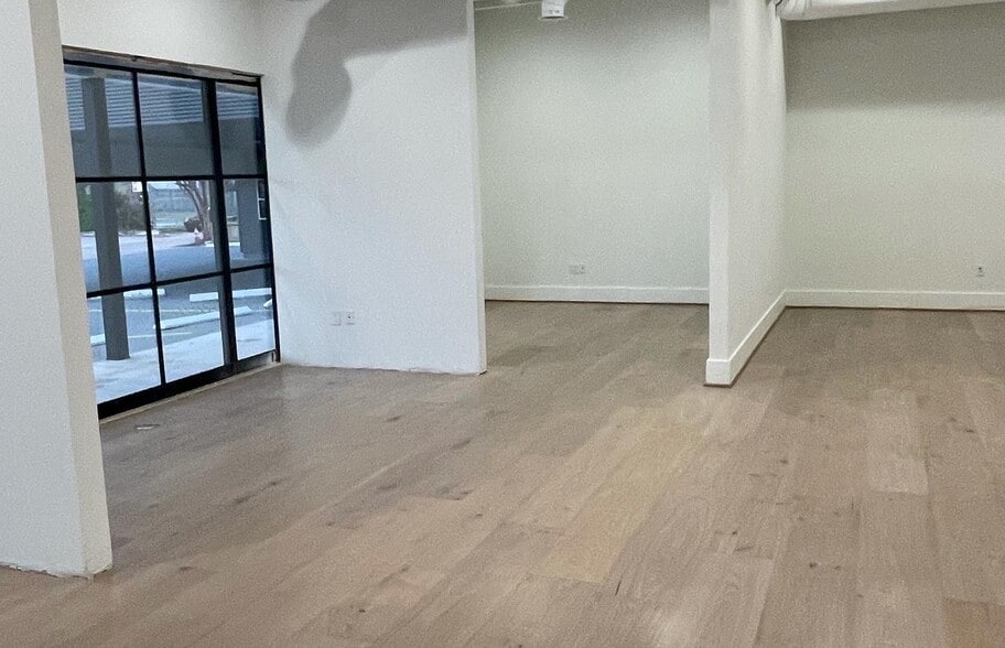 More Photos Of 3315 Mercer St, Houston Office For Sale