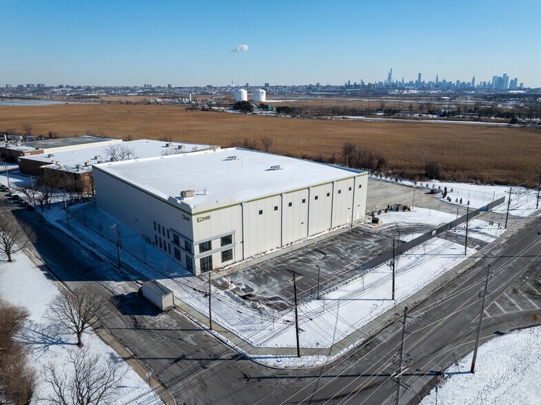 More Photos Of 245 Paterson Plank Rd, Carlstadt Distribution For Lease