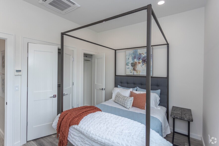 More Photos Of 1000 New York Ave, Huntington Station Apartments For Lease