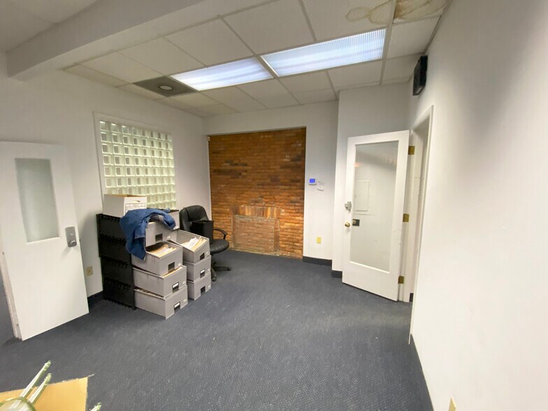 More Photos Of 214 E Lexington St, Baltimore Office For Sale