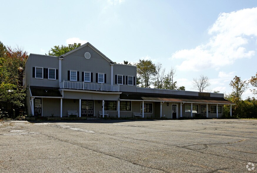 More Photos Of 8733-8737 Mayfield Rd, Chesterland Freestanding For Lease