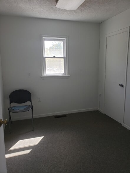 More Photos Of 11923 Centre St, Chester Office For Lease