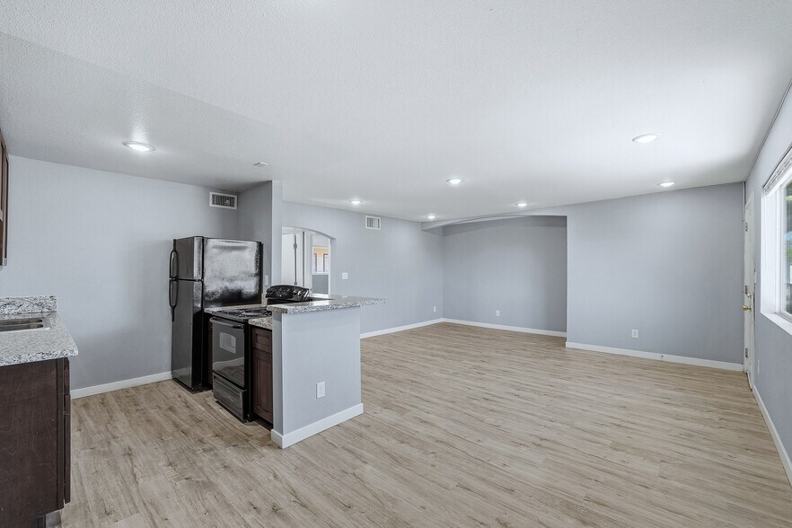 More Photos Of 521 Calcaterra Cir, Las Vegas Apartments For Sale