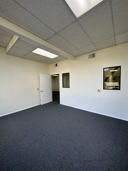 More Photos Of 2340 Plaza Del Amo, Torrance Office For Lease