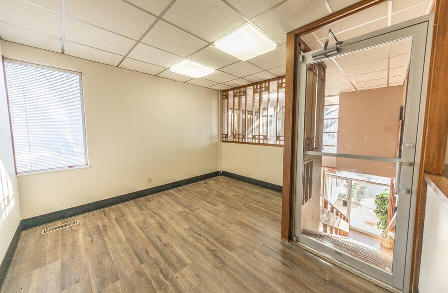 More Photos Of 5 Briercroft Office Park, Lubbock Office For Sale