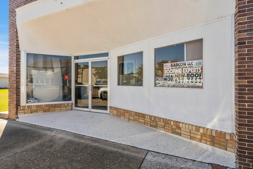 More Photos Of 900 Florida Ave, Lynn Haven Office For Sale