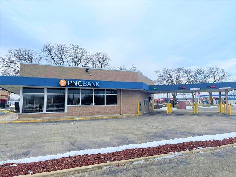 Primary Photo Of 5826 Lewis Ave, Toledo Bank For Sale