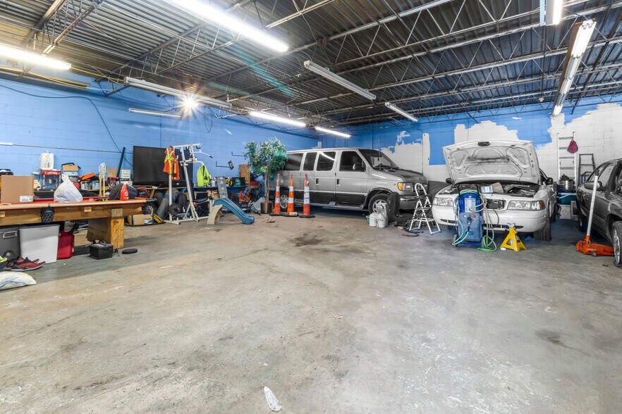 More Photos Of 2214-2228 E 44th St, Indianapolis Warehouse For Sale