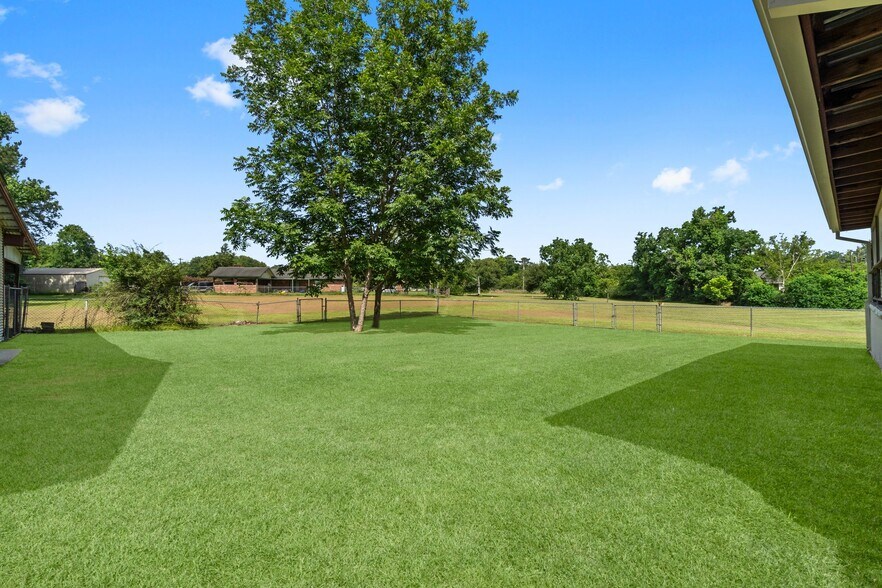 More Photos Of 3318 SH-146S, Livingston Mixed Retail For Sale