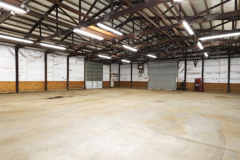 More Photos Of 524 Chucks Dr, Duncan Warehouse For Lease