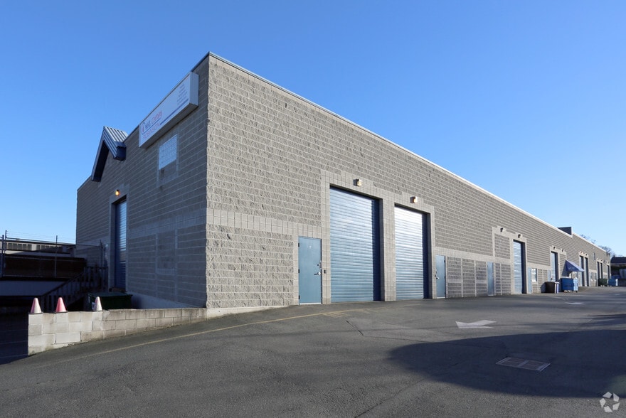 More Photos Of 744 Fairview Rd, Esquimalt Warehouse For Lease