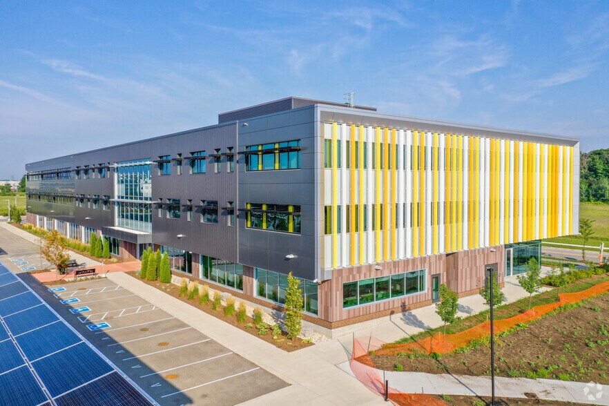 More Photos Of 420 Wes Graham Way, Waterloo Office For Lease