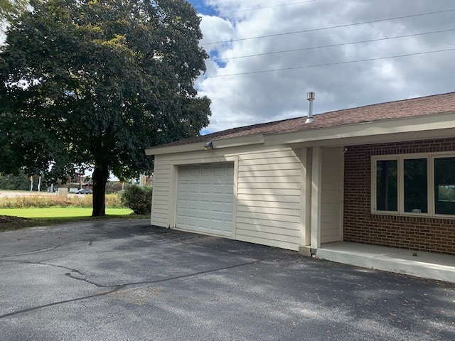 More Photos Of W229N2573 Duplainville Rd, Waukesha Storefront Retail Office For Lease