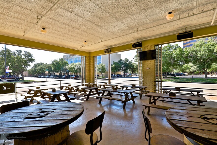 More Photos Of 382 Chestnut St, Abilene Bar For Sale