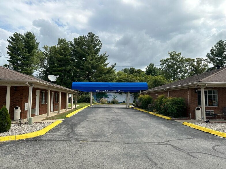 More Photos Of 1500 Edmonton Rd, Tompkinsville Hotel For Sale