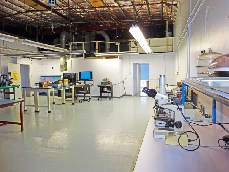 More Photos Of 916 Commercial St, Palo Alto Warehouse For Lease