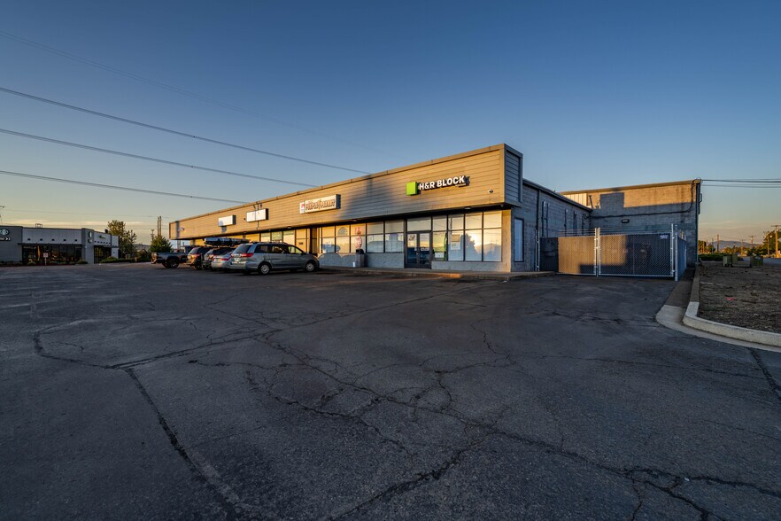 More Photos Of 7338 Crater Lake Hwy, White City Freestanding For Sale