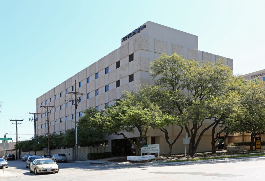 More Photos Of 712 N Washington Ave, Dallas Medical For Lease