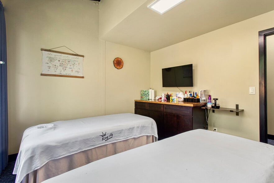 More Photos Of 15390 SW 116th Ave, Portland Medical For Sale