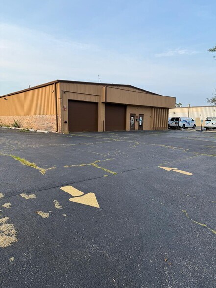More Photos Of 7330 Duvan Dr, Tinley Park Warehouse For Lease