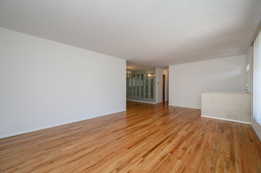 More Photos Of 373 Ford Ave, Fords Medical For Sale