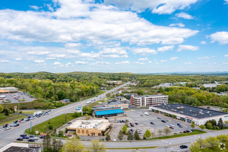 More Photos Of 200-400 N Galleria Dr, Middletown Unknown For Lease