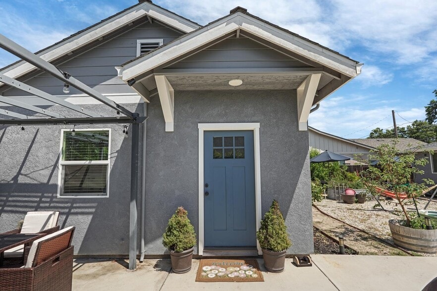 More Photos Of 595 E Augusta St, Woodbridge Apartments For Sale