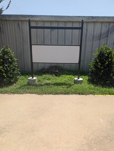 More Photos Of 429 N State Highway 342, Red Oak Office For Sale