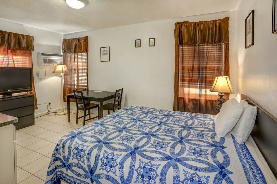 More Photos Of 1219 S Federal Hwy, Hollywood Hotel For Sale