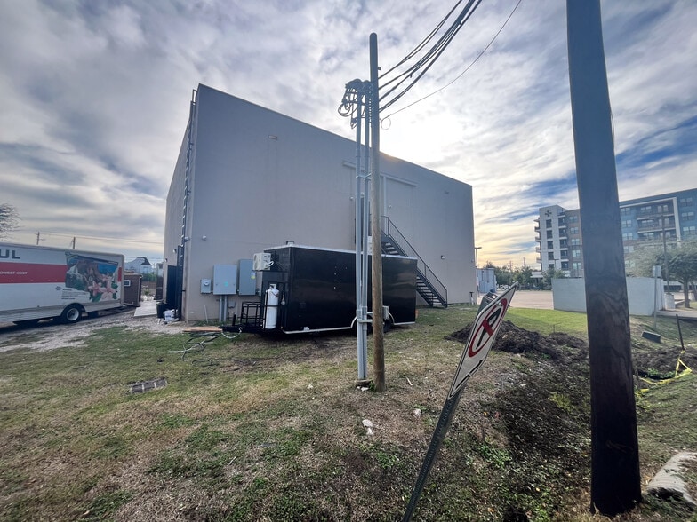 More Photos Of 5316 Washington Ave, Houston Bar For Lease