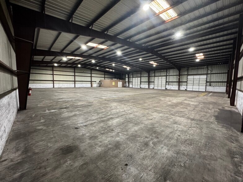 More Photos Of 14416 Import Rd, Laredo Warehouse For Lease