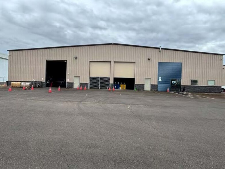 More Photos Of 3543 Steelhead Run Dr NE, Albany Warehouse For Lease