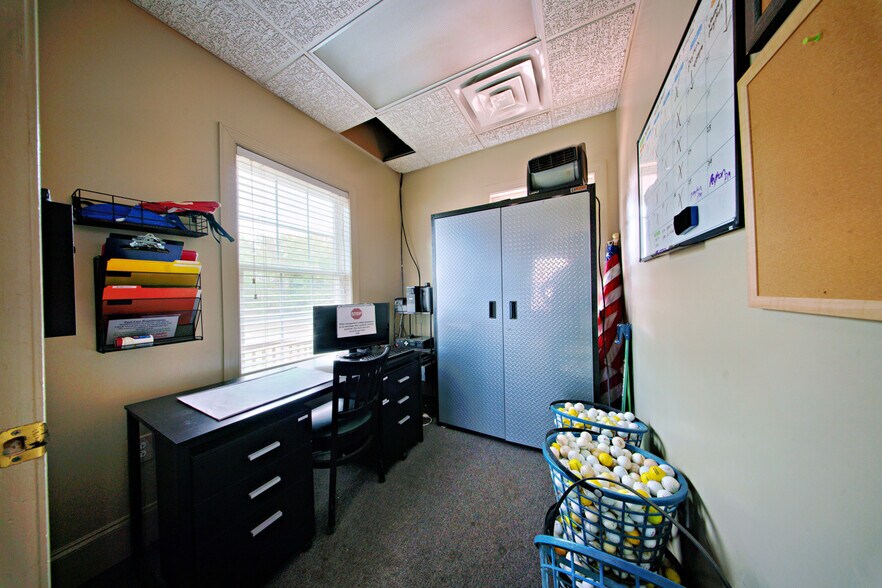 More Photos Of 128 Oakview Club Dr, Macon-Bibb Golf Course Driving Range For Sale