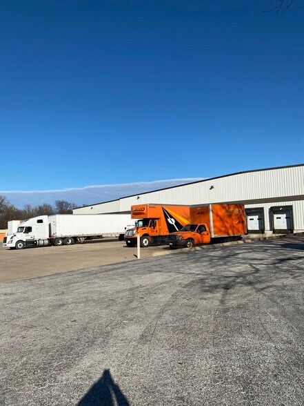 More Photos Of 2925 Wismann Ln, Quincy Service For Lease