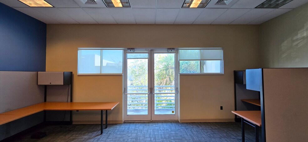 More Photos Of 990 9th St N, Naples Medical For Lease