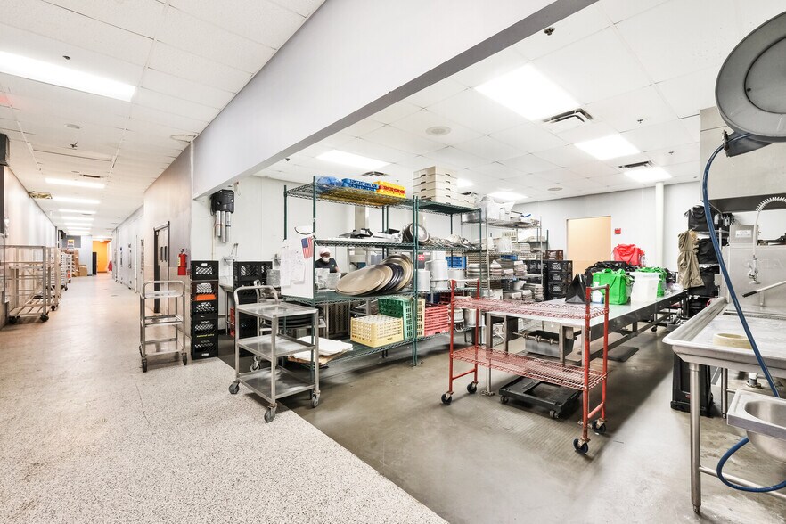 More Photos Of 4351 NE 12th Ter, Oakland Park Restaurant For Lease