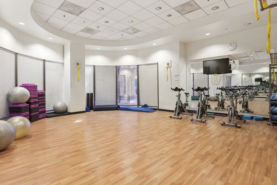 More Photos Of 300 Oceangate, Long Beach Office For Lease