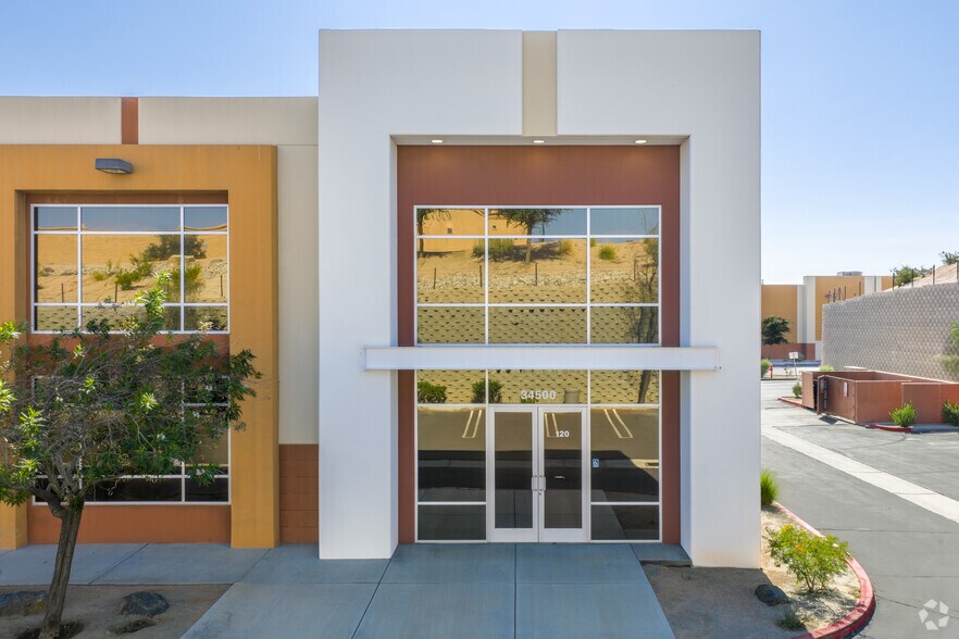 More Photos Of 34500 Gateway Dr, Palm Desert Warehouse For Lease