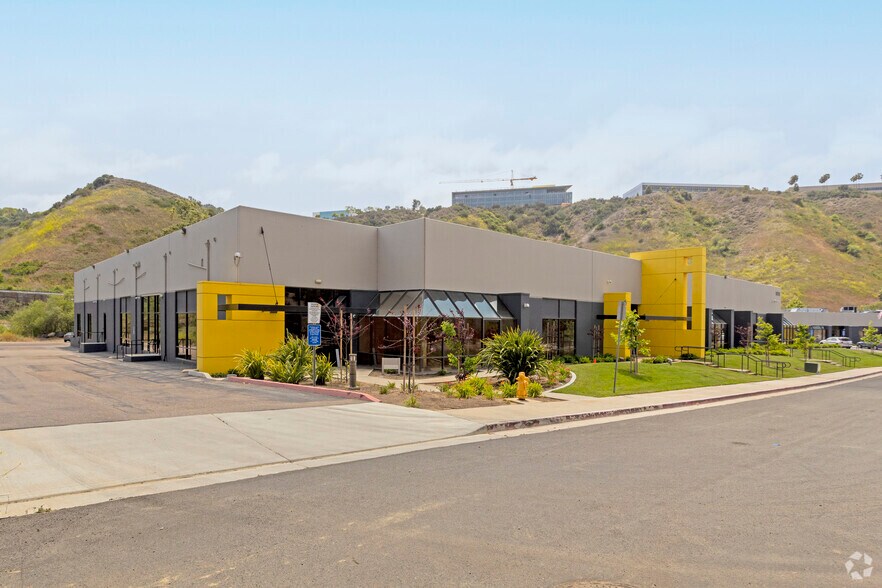 More Photos Of 10110 Sorrento Valley Rd, San Diego Research And Development For Lease